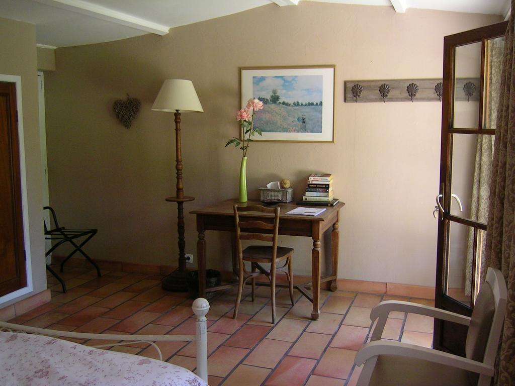 Bed and Breakfast Mas La Provence LʼIsle-sur-la-Sorgue Zimmer foto