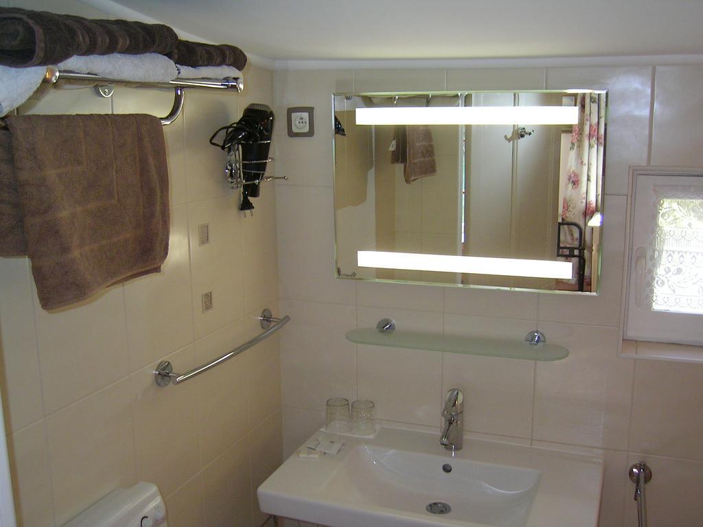 Bed and Breakfast Mas La Provence LʼIsle-sur-la-Sorgue Zimmer foto